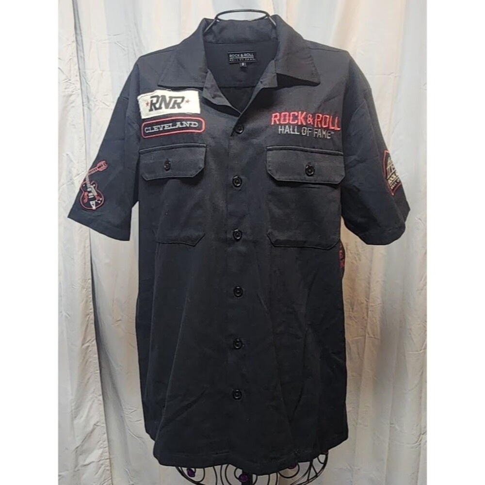 Rock & Roll Hall of Fame Cleveland Embroidered Graphic Patch Men Shirt Small NWT
